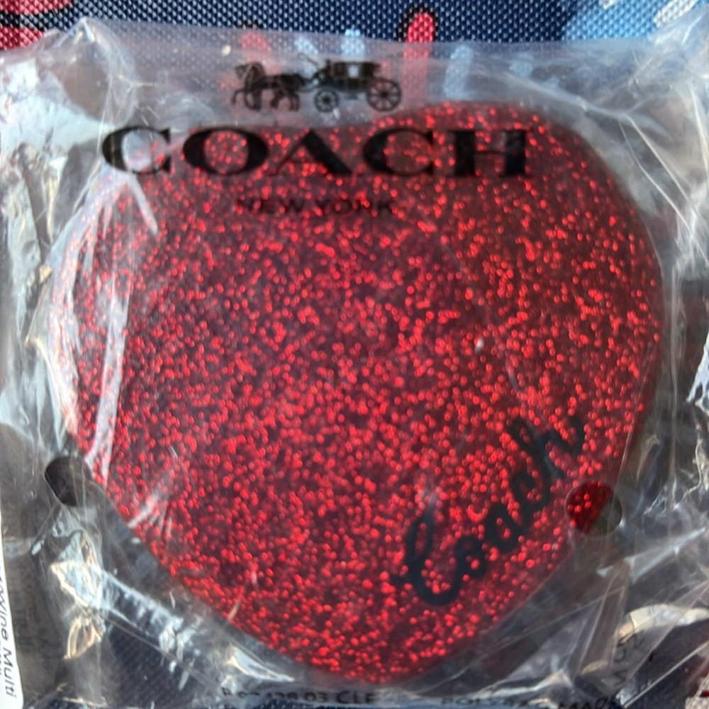 🪞❤️🪞Coach Glittering Red Heart Compact Mirror 🪞❤️🪞  NWT 🪞❤️🪞